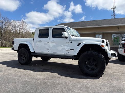 Used 2021 Jeep Gladiator Overland image 1