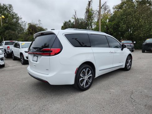 New 2026 Chrysler Pacifica Pinnacle image 4