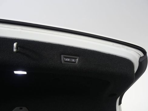 Certified 2023 BMW 760i xDrive w/ Executive Package image 17