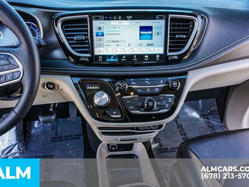 Used 2023 Chrysler Pacifica Touring-L image 46