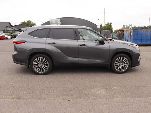Used 2021 Toyota Highlander Platinum AWD/4WD image 4