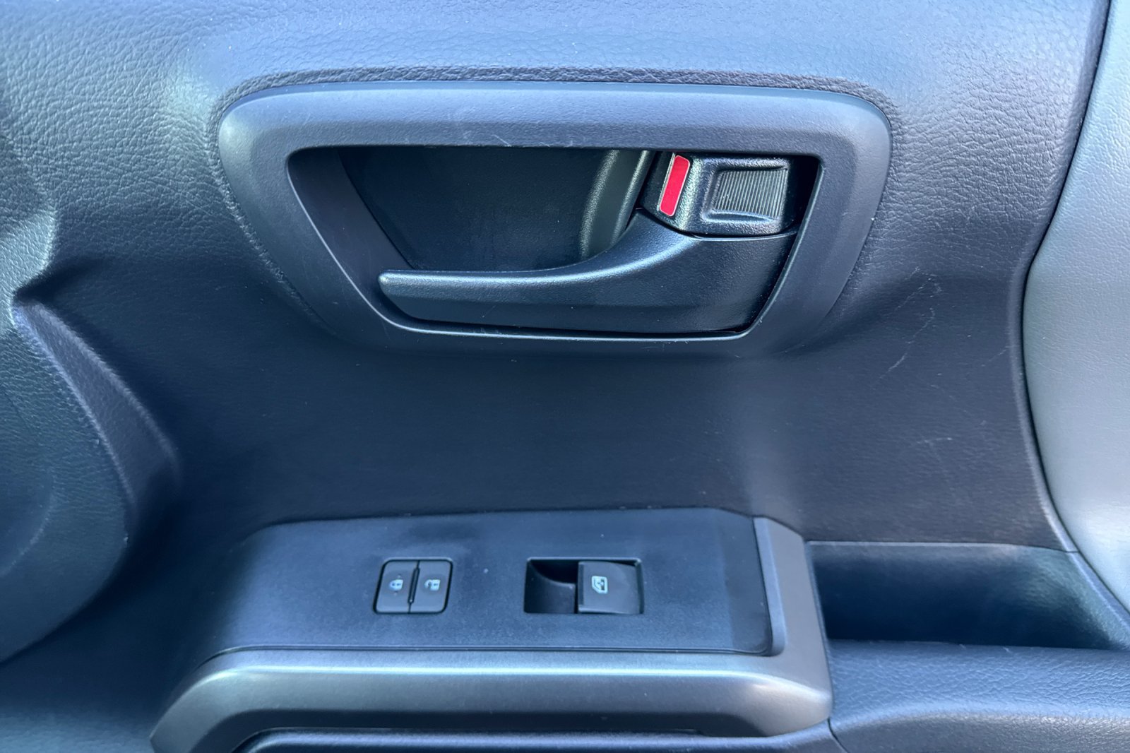 Used 2020 Toyota Tacoma SR5 RWD image 16