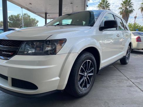 Used 2017 Dodge Journey SE w/ Flexible Seating Group image 9