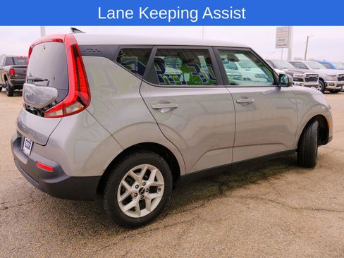 Used 2022 Kia Soul LX w/ Technology Package image 9