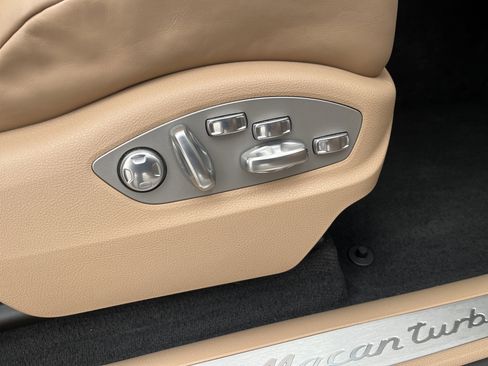 Used 2020 Porsche Macan Turbo image 19