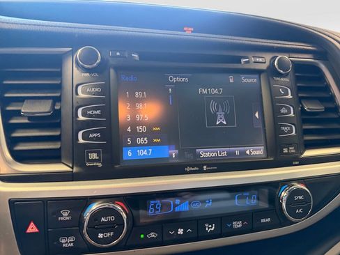 Used 2015 Toyota Highlander Limited AWD/4WD image 21