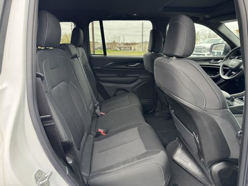 Used 2025 Jeep Grand Cherokee Laredo X w/ Luxury Tech Group I image 35