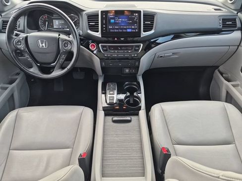 Used 2018 Honda Pilot Touring image 14