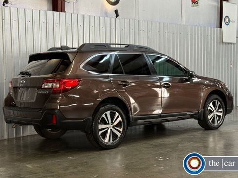 Used 2019 Subaru Outback 2.5i Limited w/ Popular Package #2 image 4