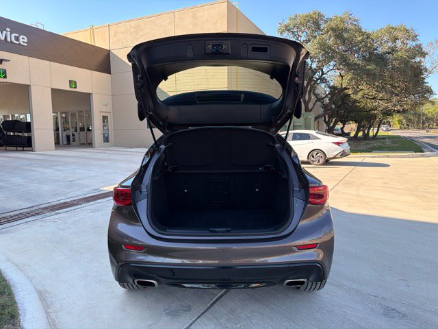 Used 2019 INFINITI QX30 FWD image 4
