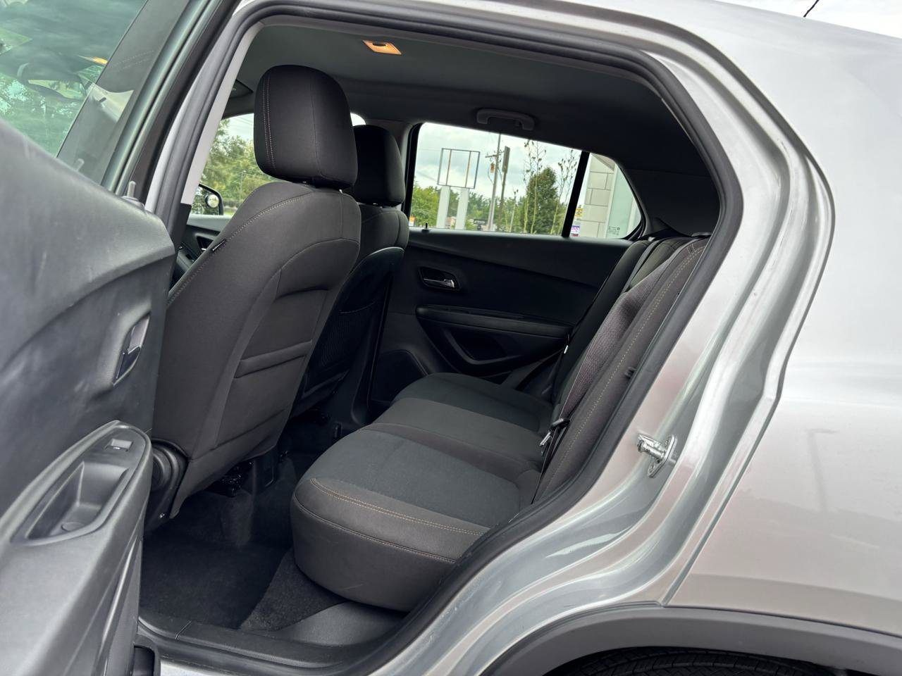 Used 2018 Chevrolet Trax LS AWD/4WD image 31