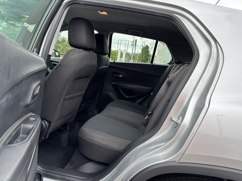 Used 2018 Chevrolet Trax LS AWD/4WD image 31