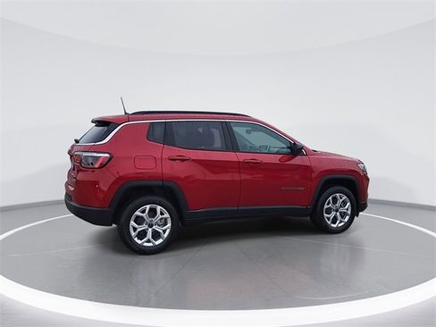 New 2026 Jeep Compass Latitude image 8