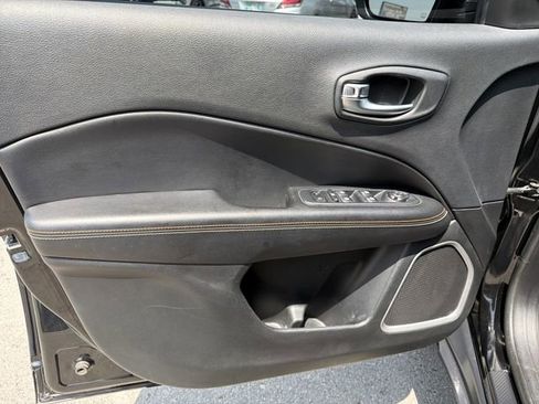 Used 2019 Jeep Compass Latitude w/ Popular Equipment Group AWD/4WD image 17