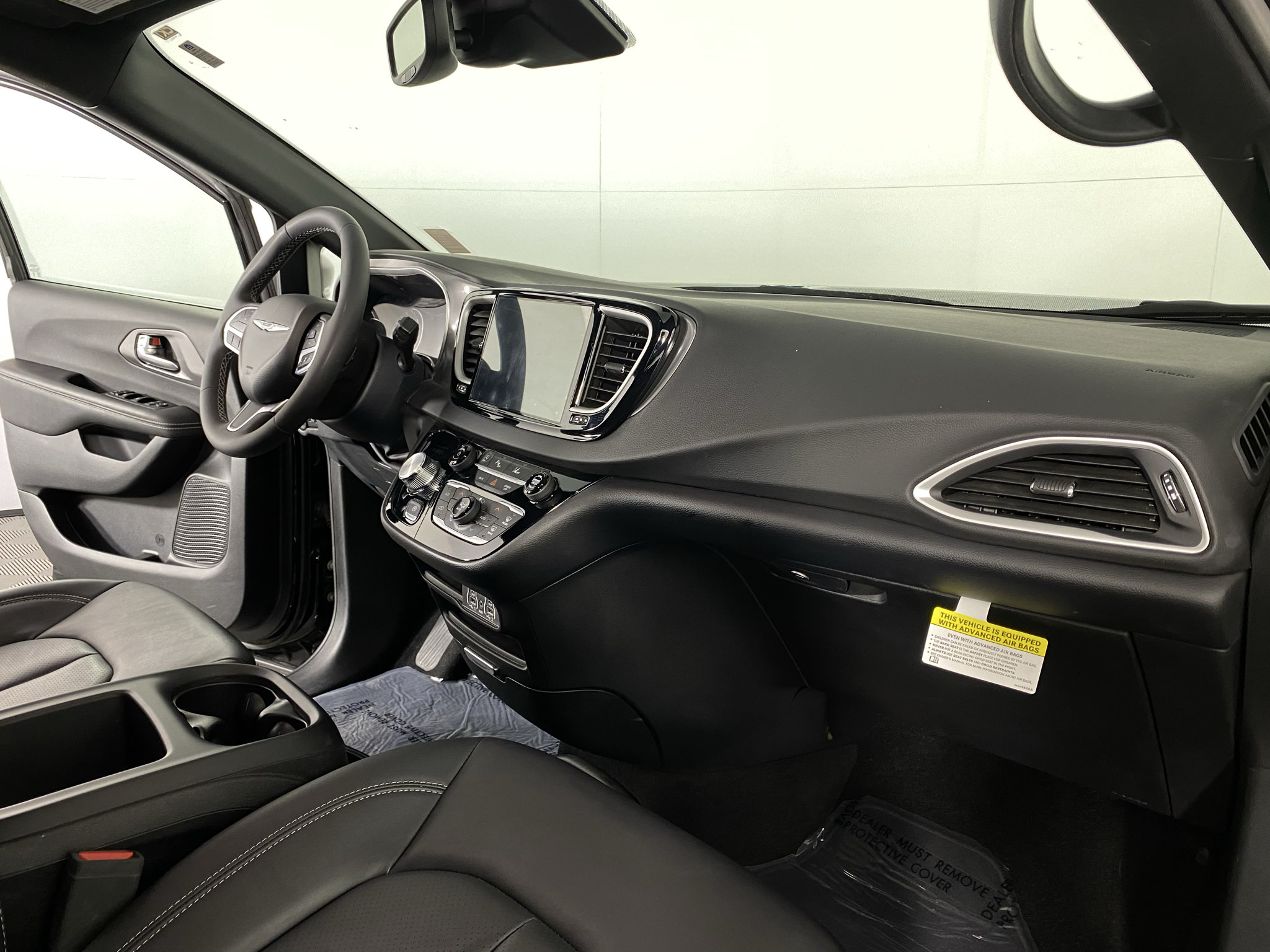 Used 2025 Chrysler Voyager LX FWD image 20