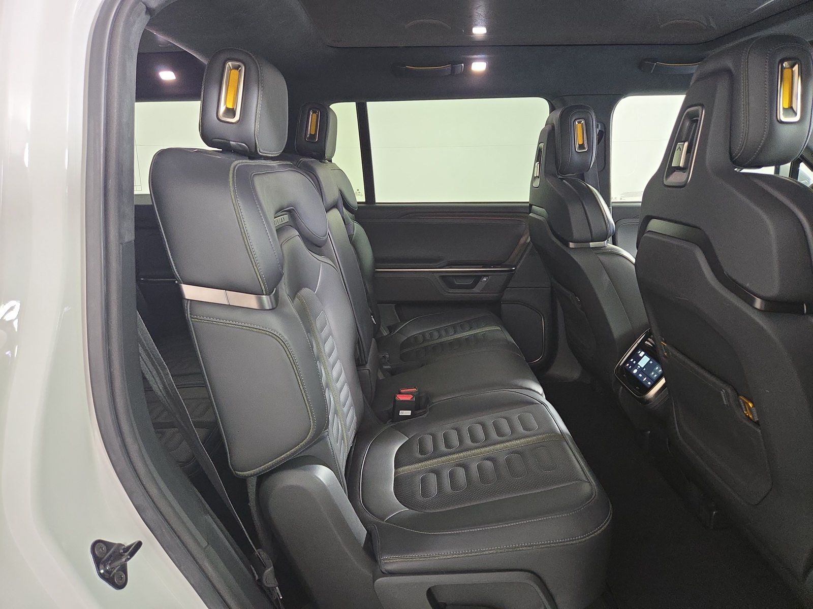 Used 2025 Rivian R1S Adventure Dual AWD/4WD image 23