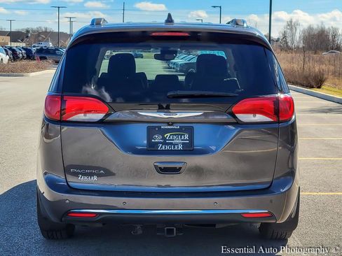 Used 2019 Chrysler Pacifica Touring-L w/ Advanced Safetytec Group image 5