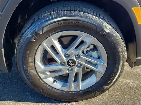 Certified 2025 Hyundai Tucson SE image 5