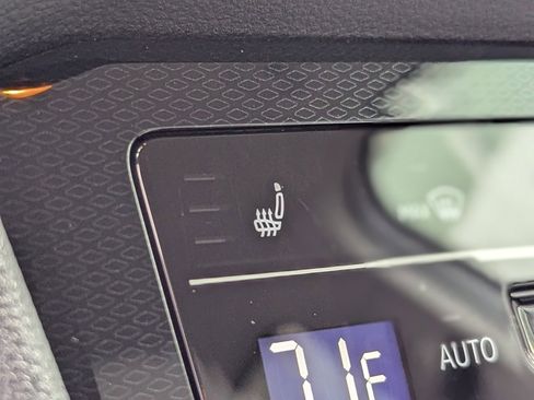 Used 2025 Volkswagen Taos SE image 21