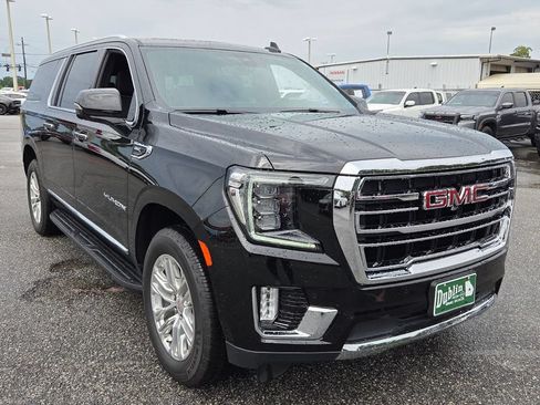 Certified 2022 GMC Yukon XL SLT w/ SLT Premium Package AWD/4WD image 16