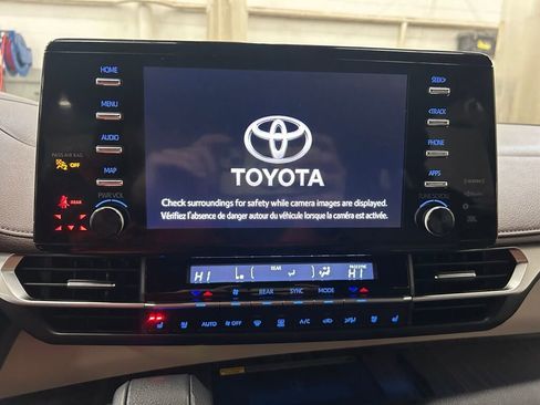 Certified 2021 Toyota Sienna Platinum image 15