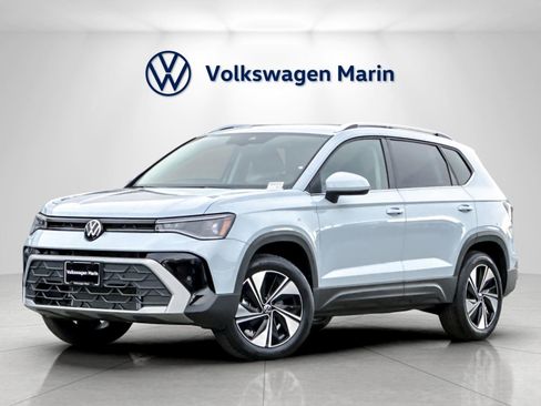 New 2026 Volkswagen Taos SE image 1