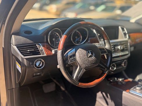 Used 2014 Mercedes-Benz GL 550 4MATIC image 28