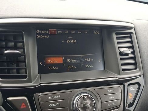 Used 2020 Nissan Pathfinder S FWD image 17