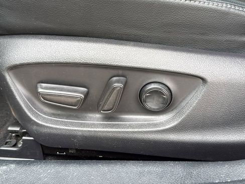 Used 2022 Toyota Camry XSE FWD image 11