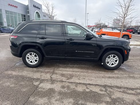 Certified 2023 Jeep Grand Cherokee Laredo image 11
