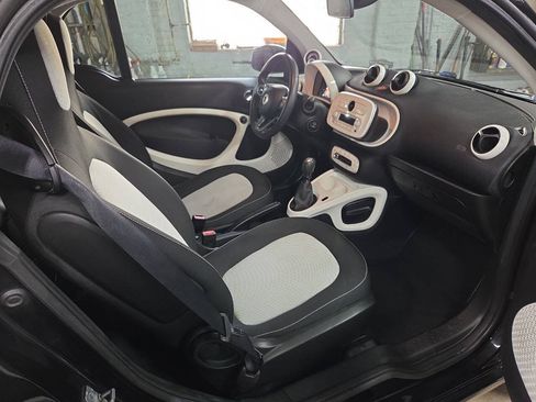Used 2016 smart fortwo passion RWD image 13