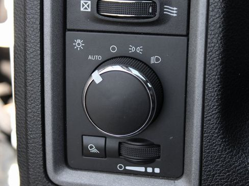 Used 2014 RAM 3500 Tradesman w/ Power & Remote Entry Group image 16