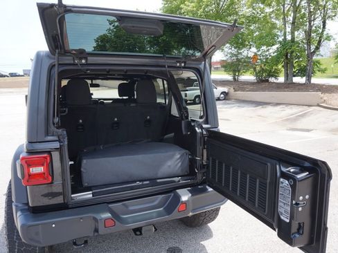 Used 2018 Jeep Wrangler Unlimited Sport S image 26