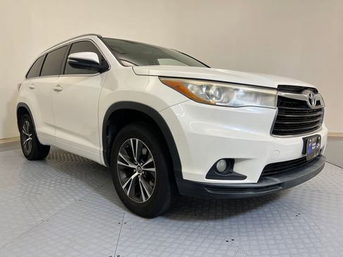 Used 2016 Toyota Highlander XLE image 7