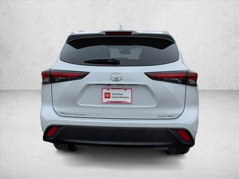 Certified 2026 Toyota Highlander XLE image 6