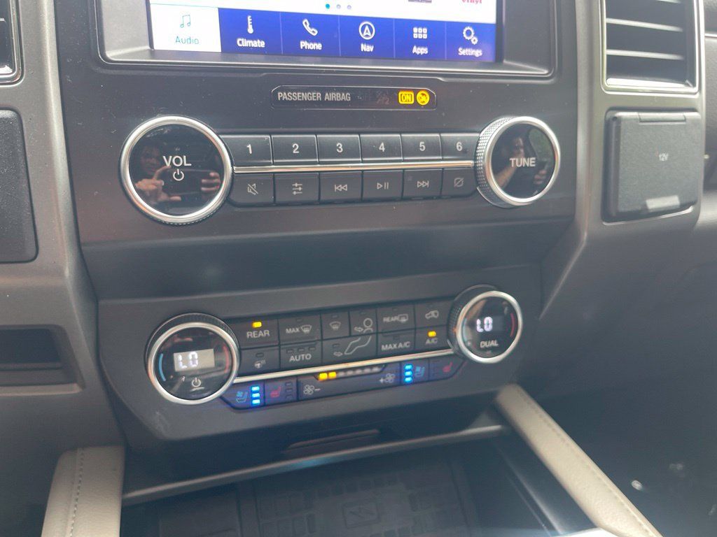 Used 2020 Ford Expedition XLT w/ Equipment Group 202A AWD/4WD image 24