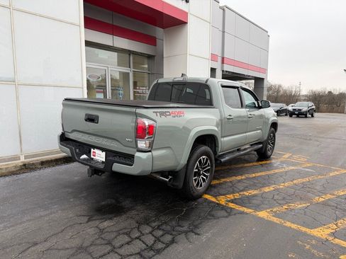 Used 2022 Toyota Tacoma TRD Sport image 5