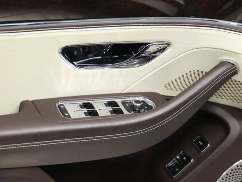 Used 2020 Bentley Flying Spur W12 image 13