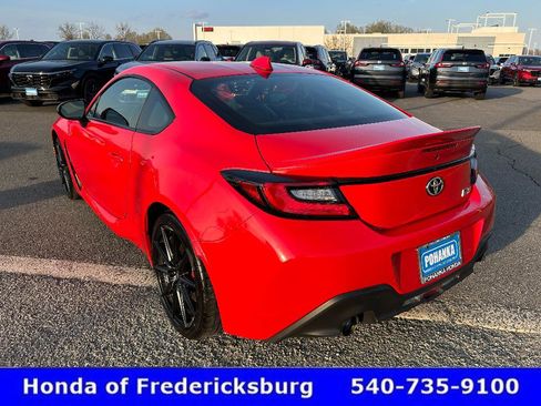 Used 2025 Toyota GR86 Premium w/ Performance Package image 4