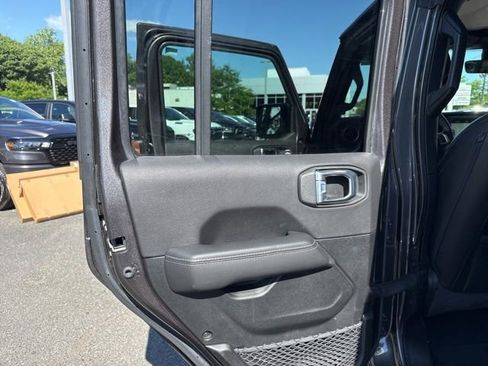 Used 2023 Jeep Wrangler Unlimited Sahara AWD/4WD image 31