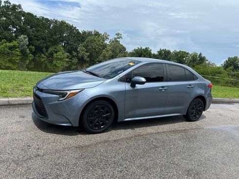 Used 2023 Toyota Corolla LE FWD image 2