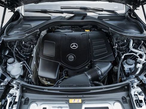 Used 2025 Mercedes-Benz GLC 300 4MATIC image 19