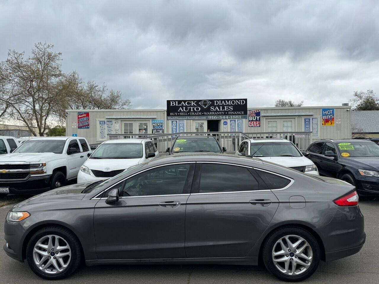 Used 2014 Ford Fusion SE w/ Equipment Group 202A FWD image 3