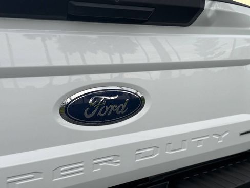 Used 2019 Ford F250 XL w/ Power Equipment Group RWD image 13