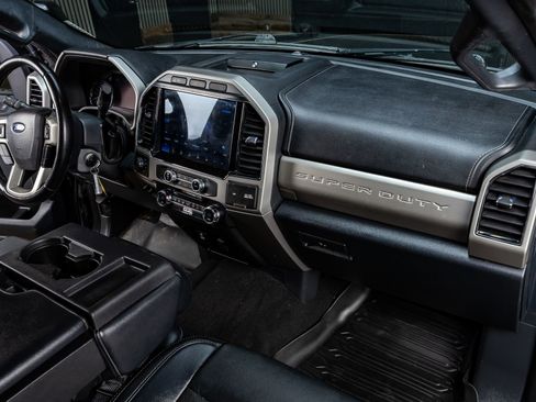 Used 2022 Ford F250 Lariat w/ Black Appearance Package image 16