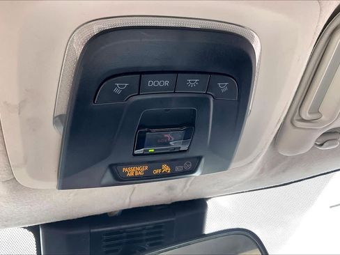 Used 2025 Toyota Corolla LE image 33