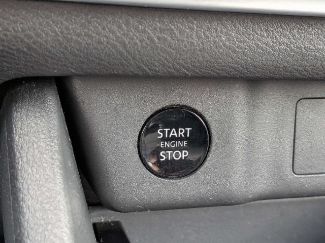 Used 2025 Nissan Rogue SV AWD/4WD image 28