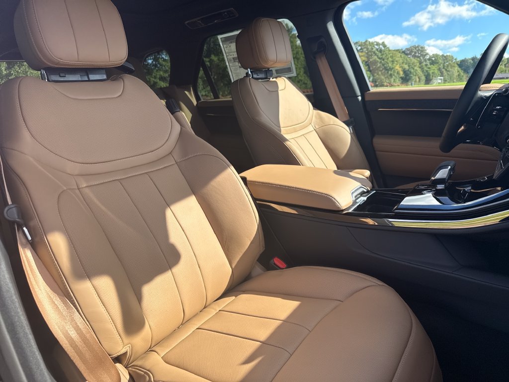 New 2026 Land Rover Range Rover Sport SE AWD/4WD image 16