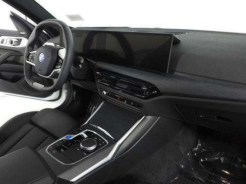 Used 2025 BMW i4 eDrive40 w/ Premium Package RWD image 13