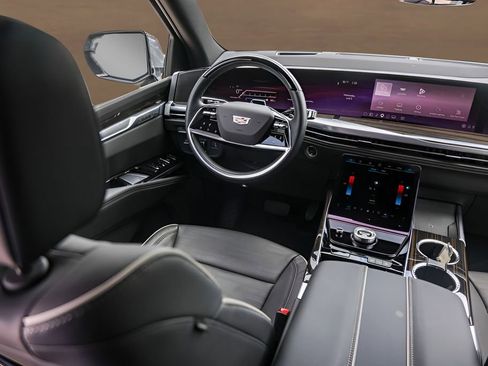 Certified 2025 Cadillac Escalade Premium Luxury AWD/4WD image 27